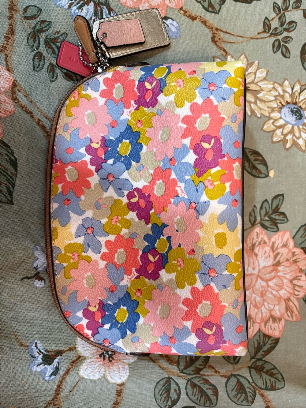 Coach Peyton Floral Cosmetic Pouch Makeup Bag 🌸✨ - Picture 11 of 15